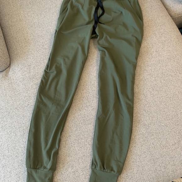 F21 Army Green Active Jogger NWOT - Picture 2 of 3